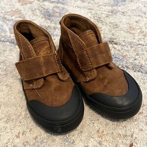 Brown old navy boys boots